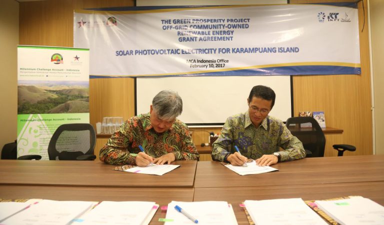 IKPT- SKY Energy Menandatangani Kontrak PLTS (Solar Photovoltaic Energy) Pulau Karampung Dengan MCA Indonesia