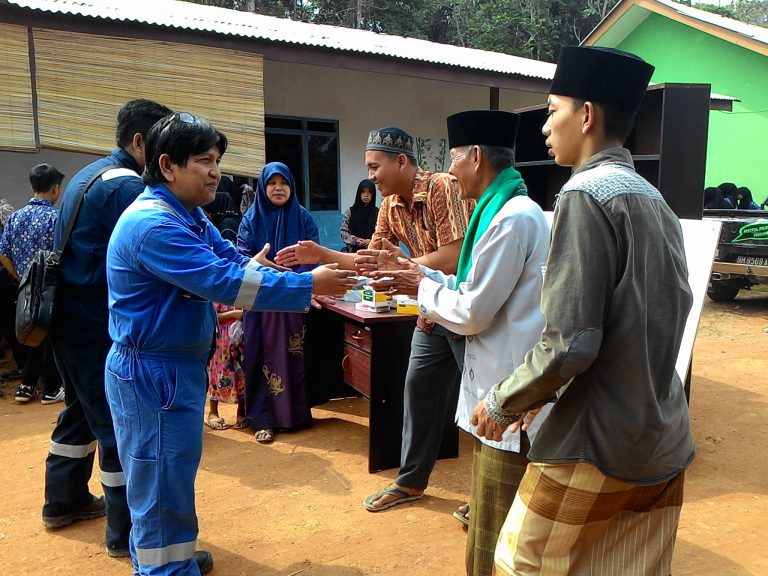 Education Facility Assistance for Elementary School Students in Dayung Sumatra